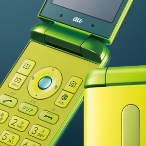 auから京セラ製ガラホ「GRATINA 4G」2月19日発売